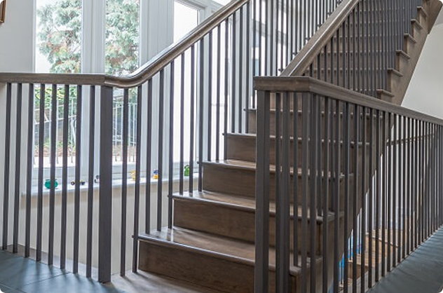 Timber staircase with curved balustrade