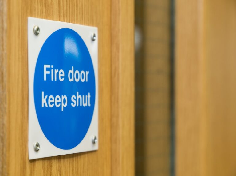 Fire door keep shut sign