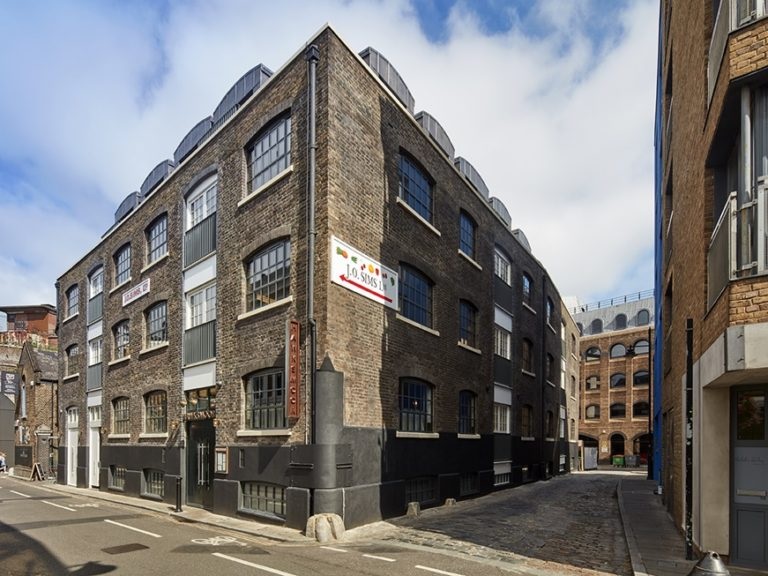 Sympathetic replacement of wood windows in Borough Market